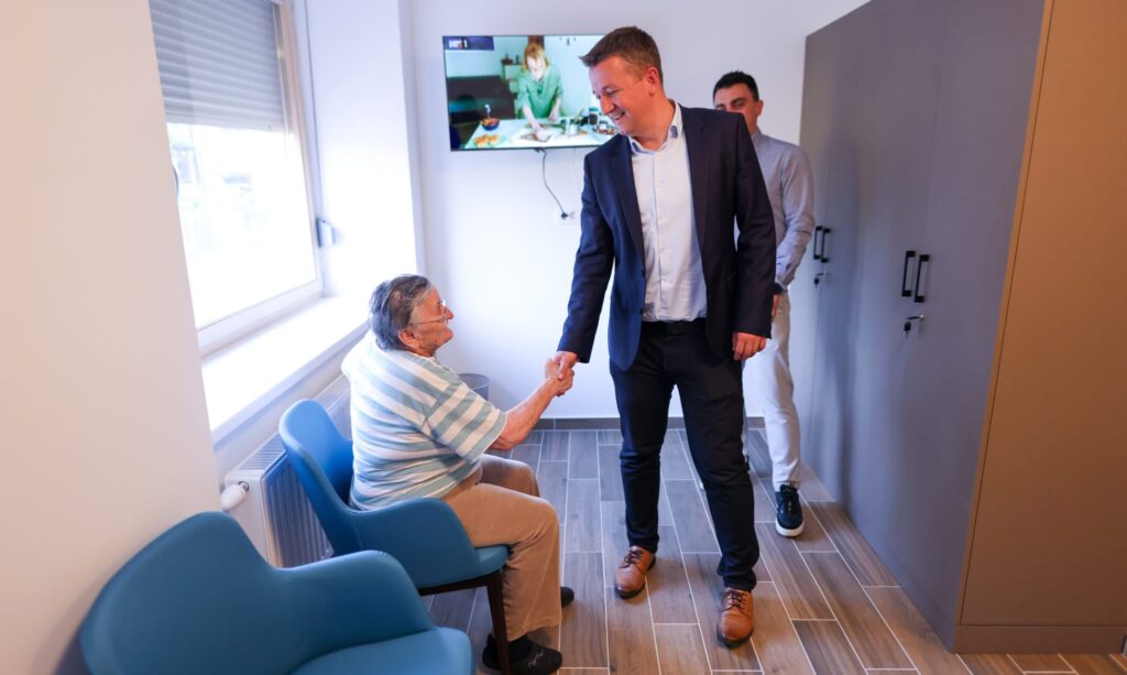 Do sada isplaćeno 63.560,00 eura umirovljenicima prigodom božićnih blagdana: prijave se zaprimaju do 20.12.