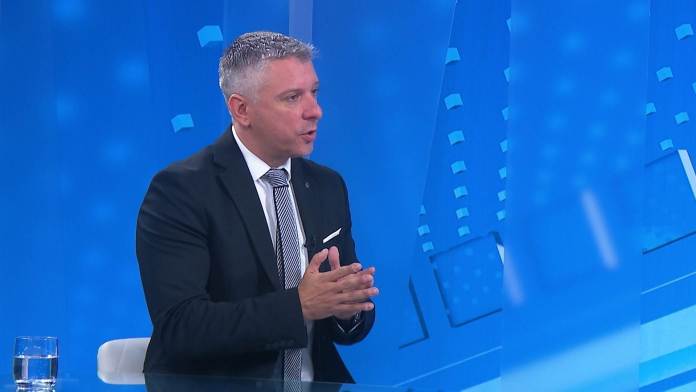 KLASNIĆ NADOLJEVA ULJE NA VATRU: Prijete mi “Doći ćemo ti na sprovod u HOS-ovim uniformama”