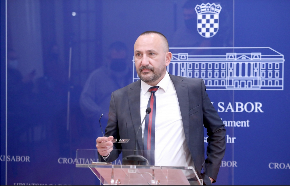 BURNO U SABORU! SMIJALI SE ZEKANOVIĆU PA SE NALJUTIO: Opomenuo i Milanovića. Peović Horvata nazvala ‘ministar idući tjedan’