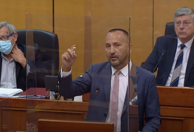 KAKVO PITANJE, NA KOGA LI JE MISLIO? ‘Ima li u Saboru koji Pinokio? Nažalost ima. Političari lažu’