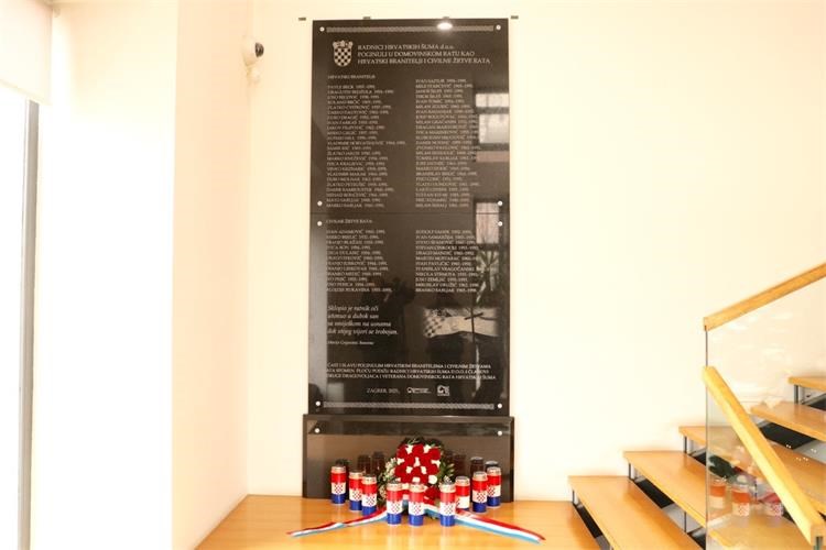 Otkrivena spomen-ploča poginulim braniteljima i civilnim žrtvama Hrvatskih šuma