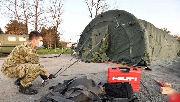 Hrvatska vojska postavlja covid šatore kraj bolnice u Varaždinu
