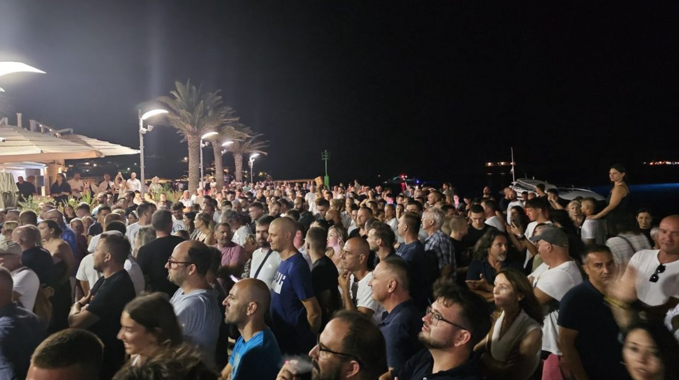 Hvar ujedinjen u podršci: Skup građana zbog napada na vlasnika i kuhara restorana 'Gariful'