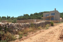 Bili smo na Hvaru: Iako ilegalna, nedovršena vila šefa HEP-a još nije srušena