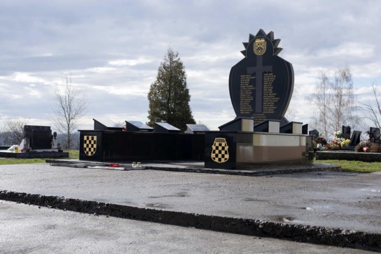 Srbi žele srušiti spomenik hrvatskim braniteljima: ‘Nećete micati svetinje’