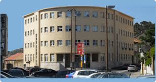 DOM ZDRAVLJA ŠIBENSKO.KNINSKE ŽUPANIJE Tri mjeseca im kasni plaća, nemaju pojma kad će stići, svi se boje govoriti: ‘Začepio nam je usta i ušutkao nas...‘