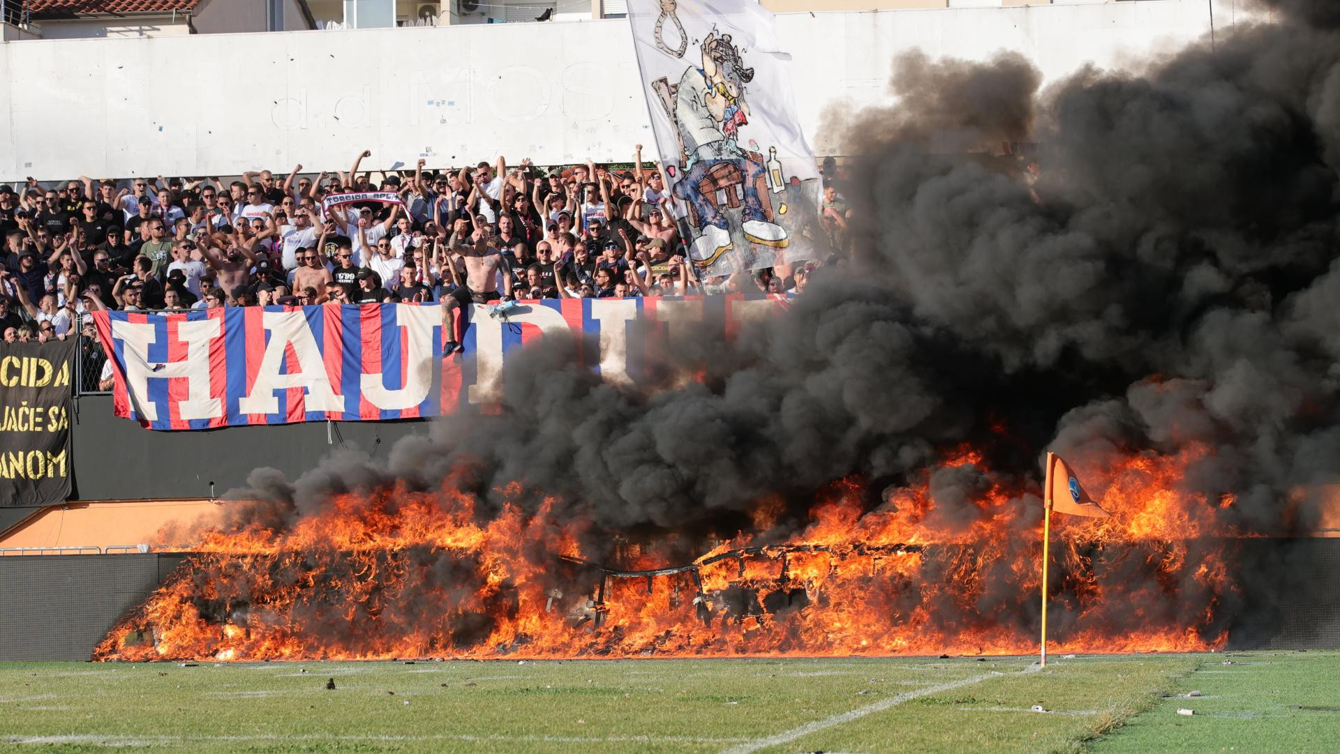 Stadion gorio, ljudi bježali! Šibenik svjedočio scenama iz horora – gdje je granica huliganstva