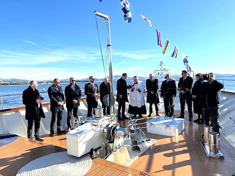 Obilježen blagdan sv. Nikole u Šibeniku: Pomorci položili vijenac u more u čast poginulima i nestalima