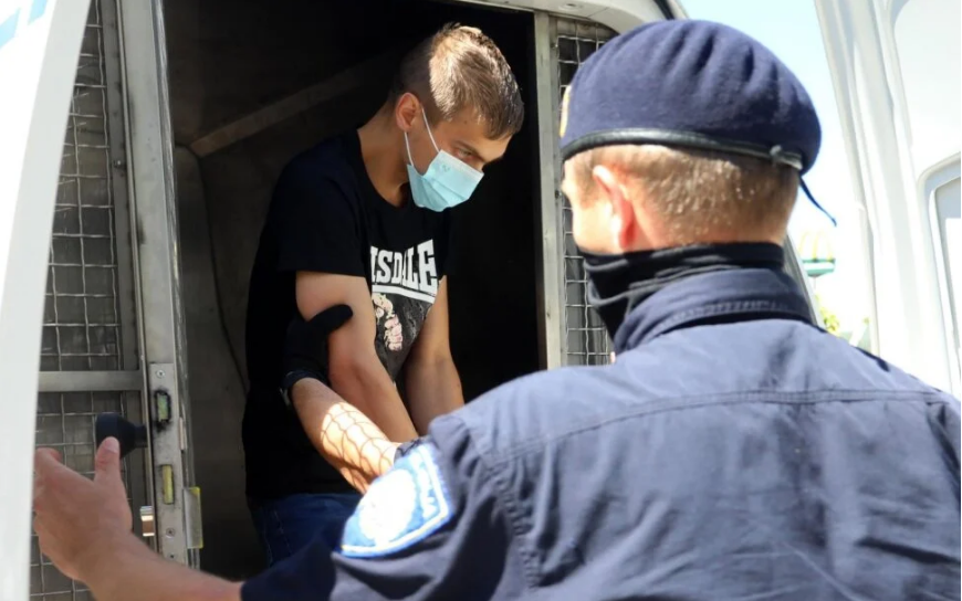 PRIJETI MU KAZNA DO 40 GODINA Određen istražni zatvor sinu koji se sumnjiči da je sjekirom ubio oca