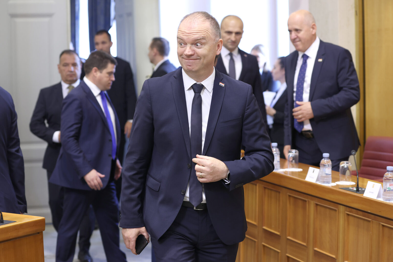 ŽIVOTOPISI NOVIH MINISTARA  Teolog će voditi ministarstvo demografije, kineziolog je na čelu ministarstva poljoprivrede