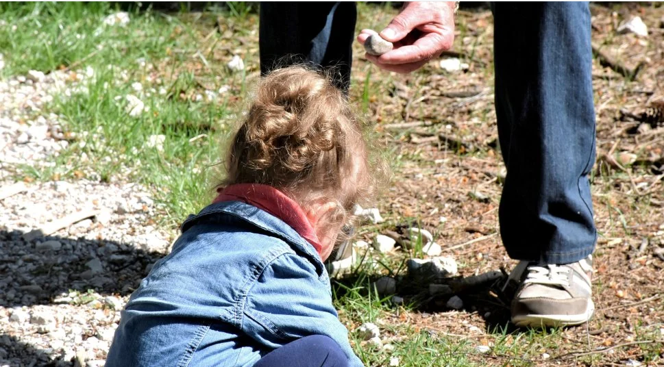 Nepoznati djed s maskom iz vrtića 'pokupio' krivo dijete