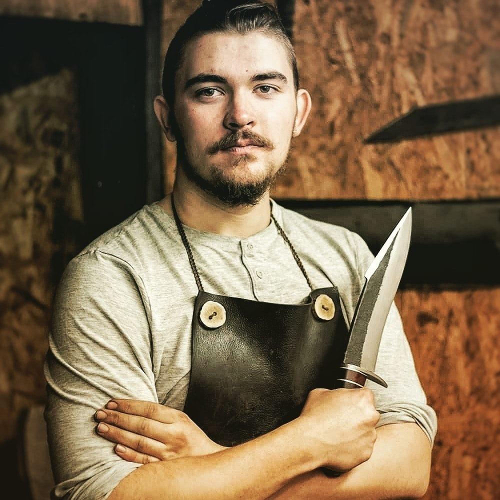 MLADI KOVAČ IVAN MLINAR IZRAĐUJE NOŽEVE S DOŽIVOTNOM GARANCIJOM