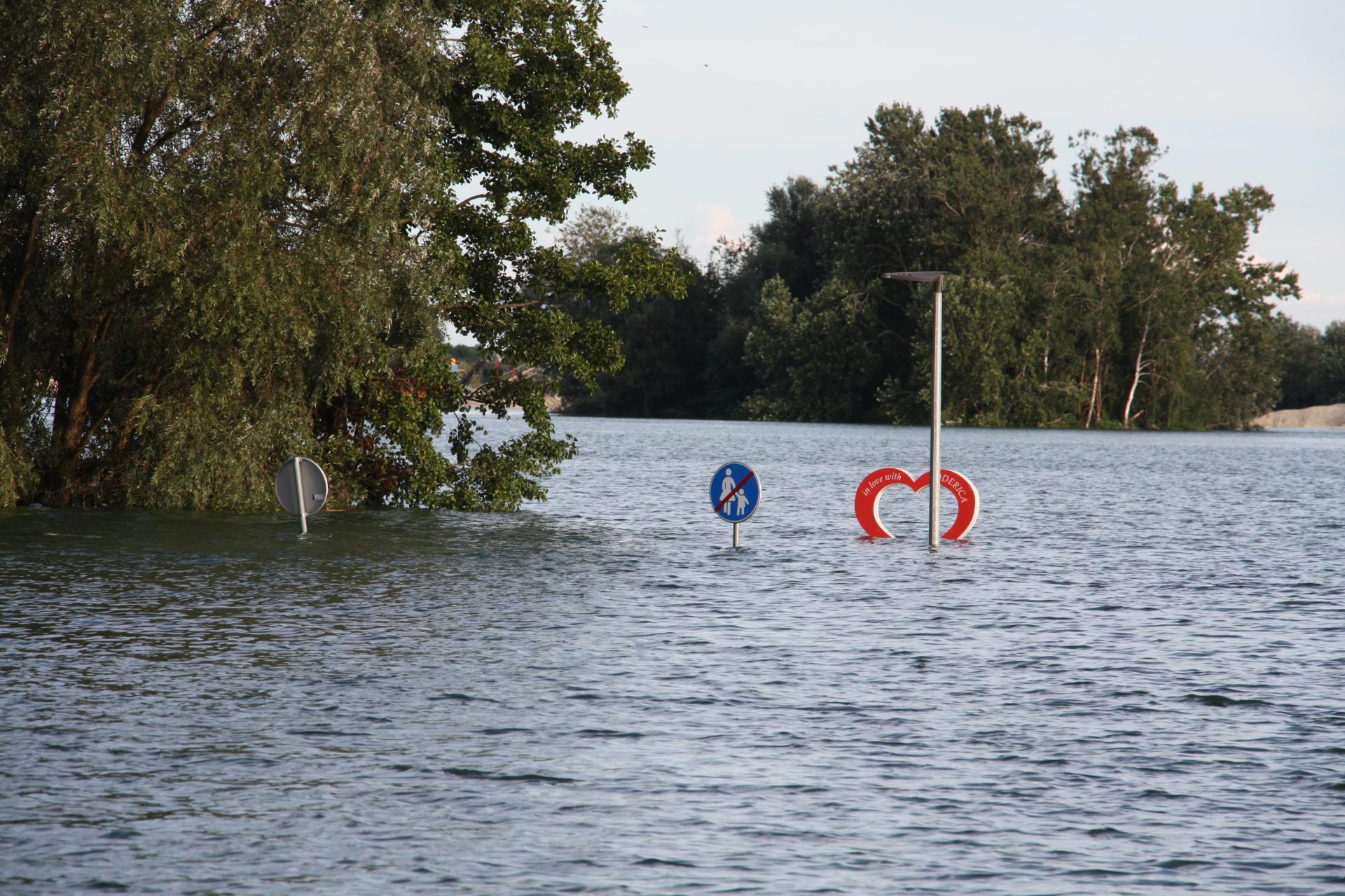Borba mještana, volontera i hitnih službi: Pregovaranje s nabujalim rijekama Murom i Dravom na Hrvatskom Sjeveru
