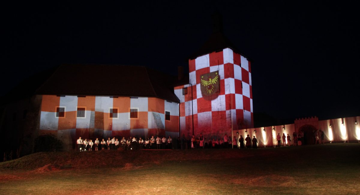 ‘ZNALI SU SE ZAIGRATI S UŽIČKIM KOLOM!’ Otkrivamo pozadinu zabrane cajki: ‘Ispravit ćemo ih na pravi put, toj vulgarnoj glazbi nema mjesta ovdje’