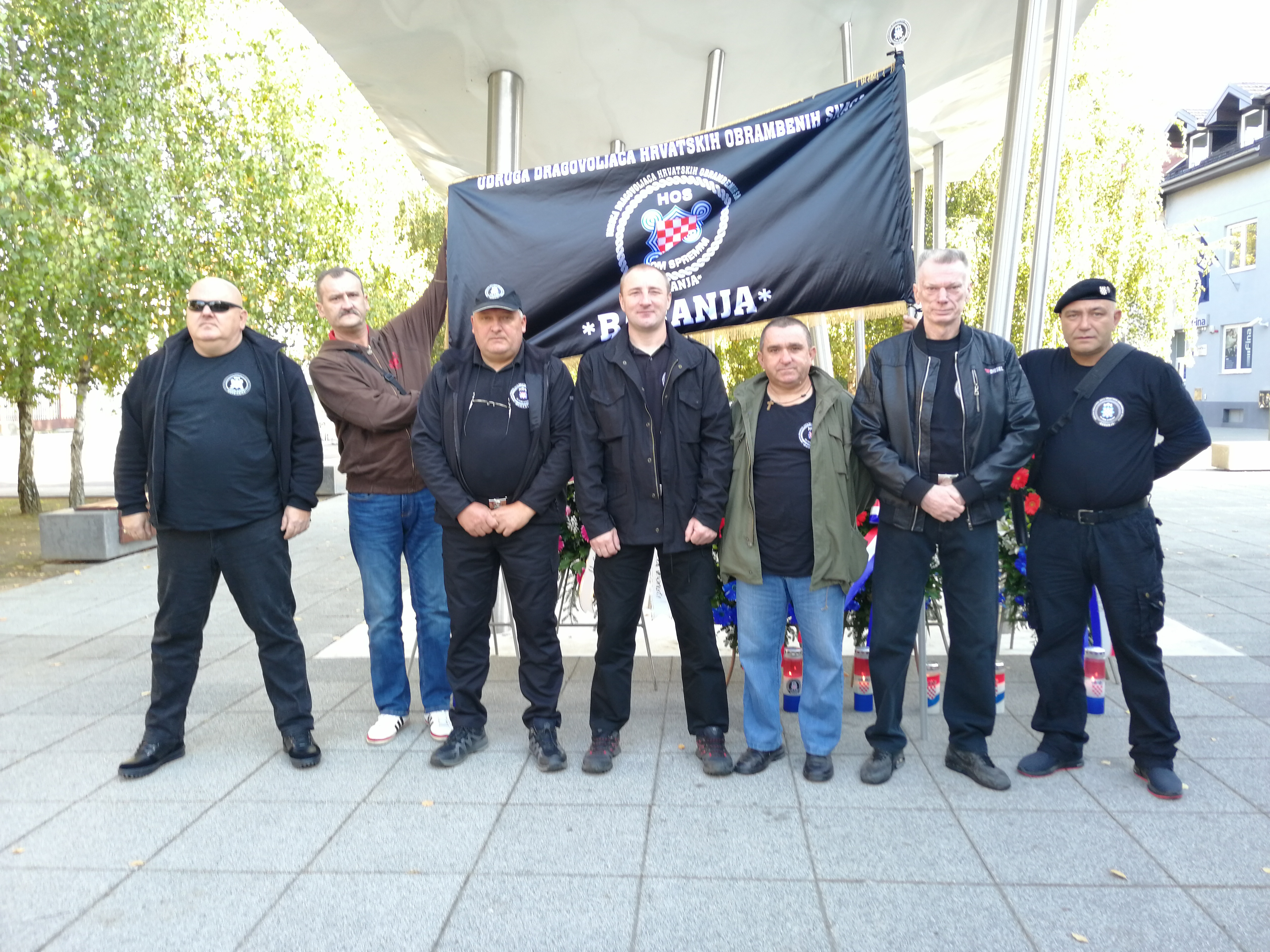 POVODOM DANA NEOVISNOSTI, UDHOS "BARANJA" POLOŽILA VIJENAC I ZAPALILA SVIJEĆE ZA SVE POGINULE U DOMOVINSKOM RATU