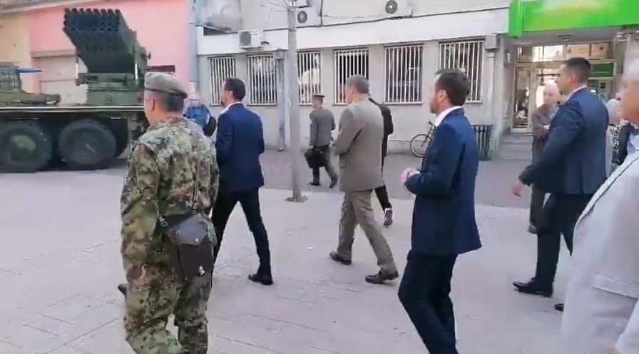 U Vrginmostu kaos, bolesni nemaju adekvatnu zaštitu, a SDSS-ov načelnik razgledava naoružanje u Srbiji