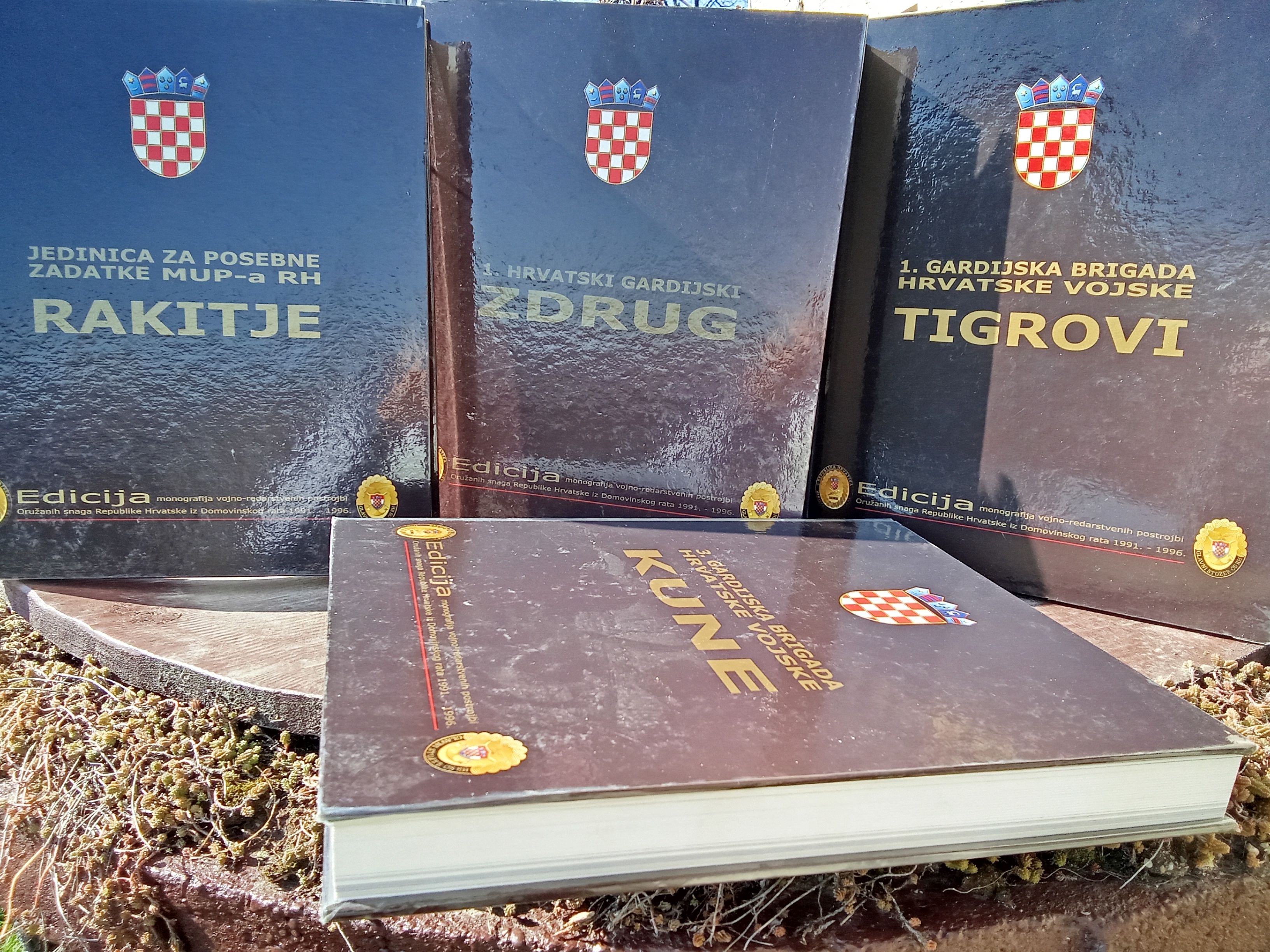 Kapitalna djela o Domovinskom ratu završavaju u antikvarijatima: Monografije ratnih postrojbi prodaju se za jedan euro