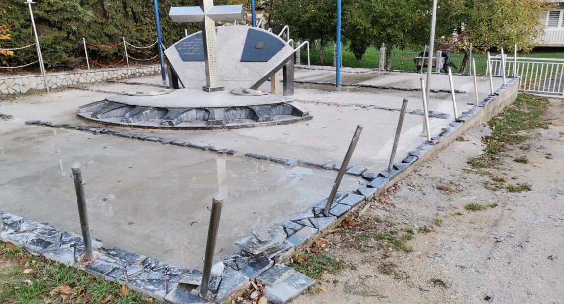 PORAZBIJAN SPOMENIK BRANITELJIMA: Oštećen spomenik poginulim branitelja Viteza