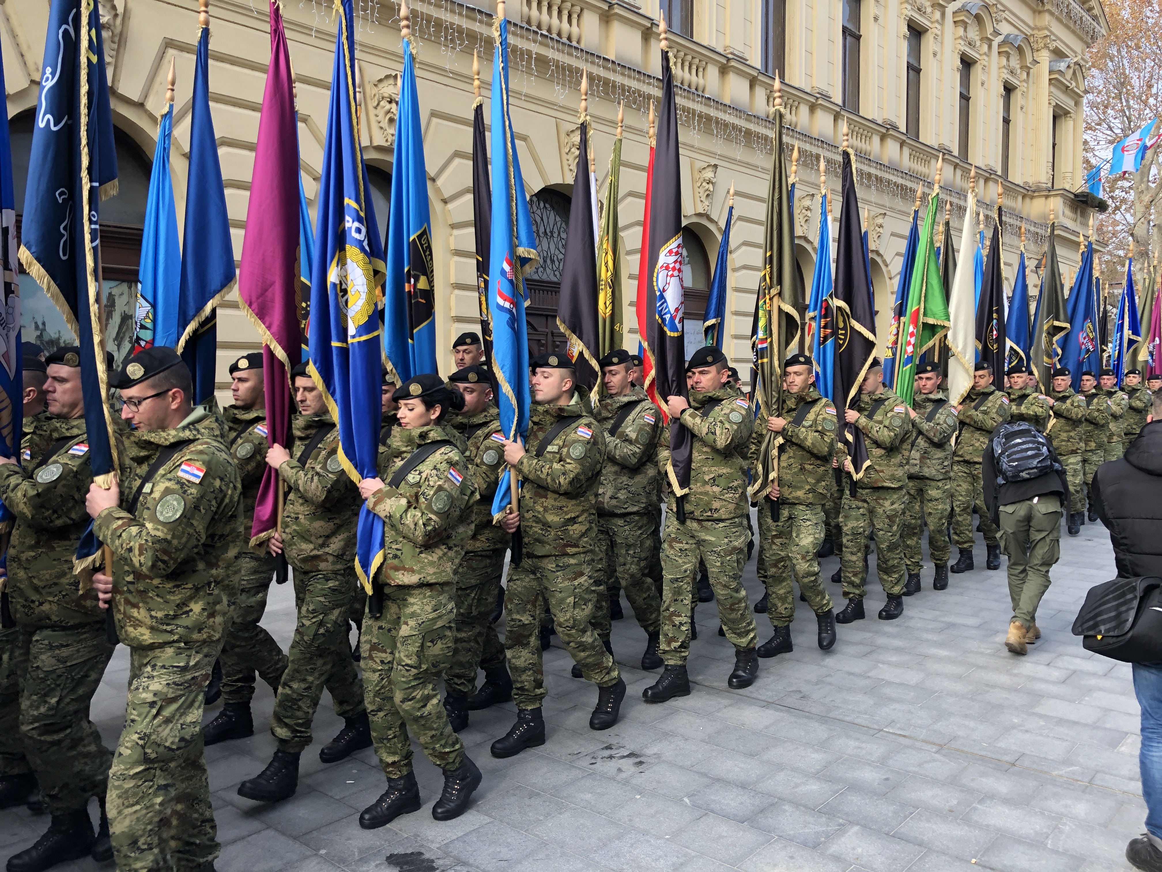 Deseci tisuća ljudi u Vukovaru odali su pijetet žrtvama stradanja u Domovinskom ratu