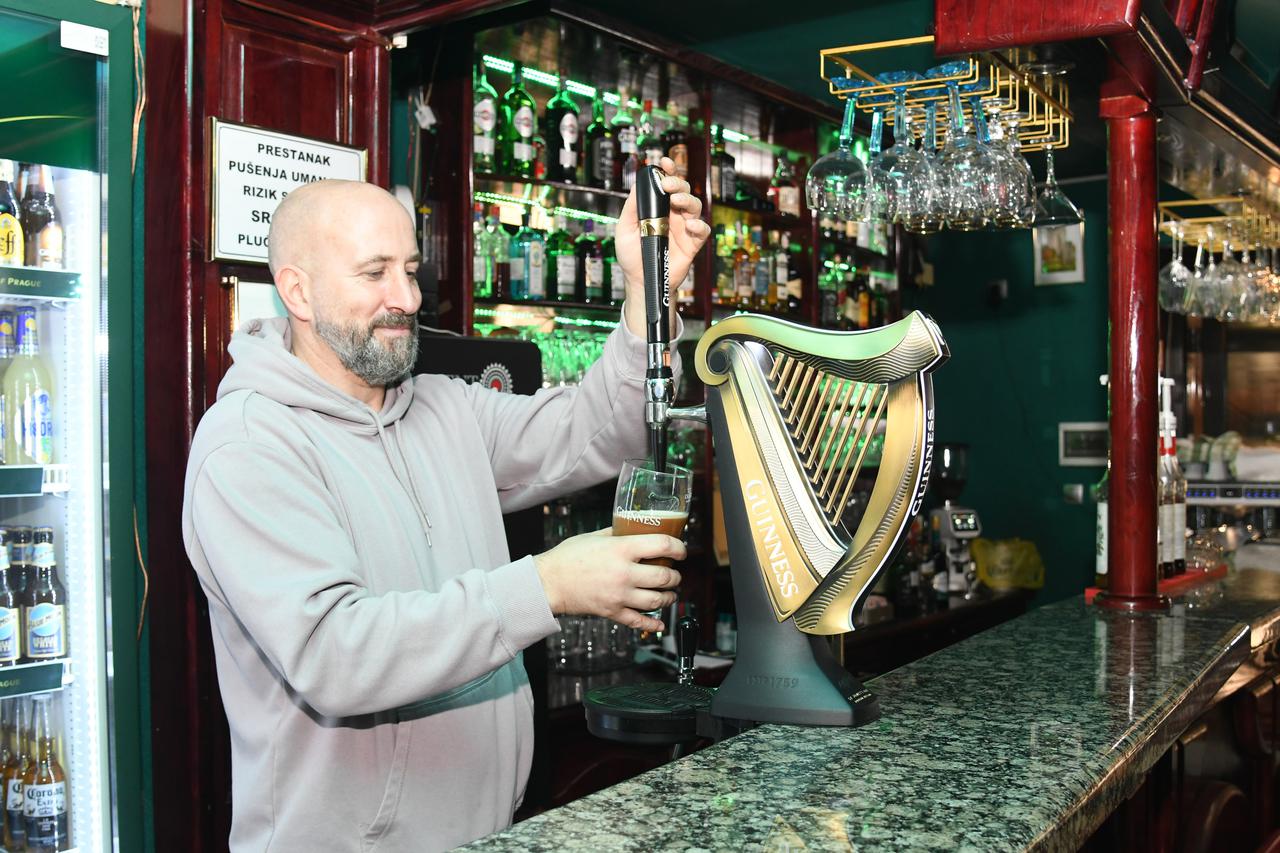 IRAC POSTAO PICOK Irac  doselio u Đurđevac, otvorio pub pa nam otkrio: 'Drugdje u Europi, pogotovo u velikim gradovima, ovo je postalo rijetkost'
