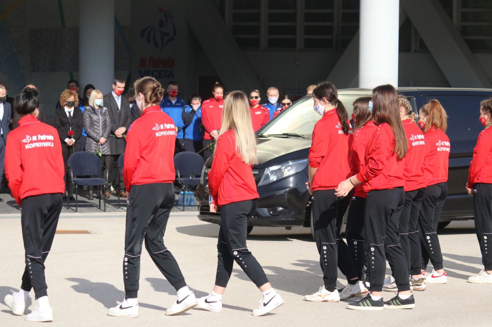 Koprivnica nikad neće zaboraviti Sarača: Pred Gimnaziju stigao lijes šampiona