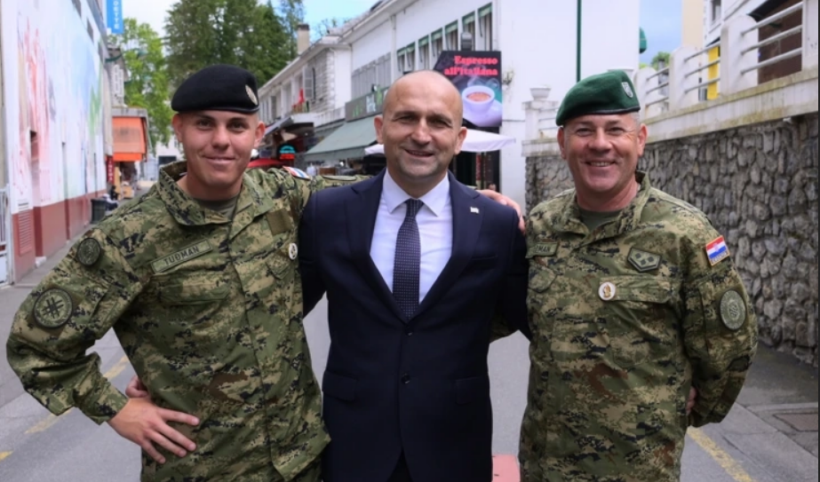 Ministar Anušić u Lourdesu na 30. vojnom hodočašću HV-a, policije i branitelja