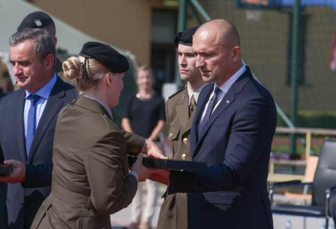 Ministar stao pred mlade hrvatske časnike i zagrmio: ‘Ovo je nosio Blago Zadro’ (VIDEO)