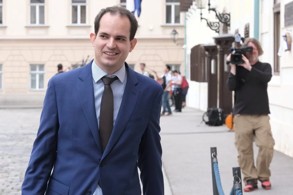 Iz državne uprave odlazi 600 službenika, s otpremninom s kojom u prosjeku mogu kupiti stan