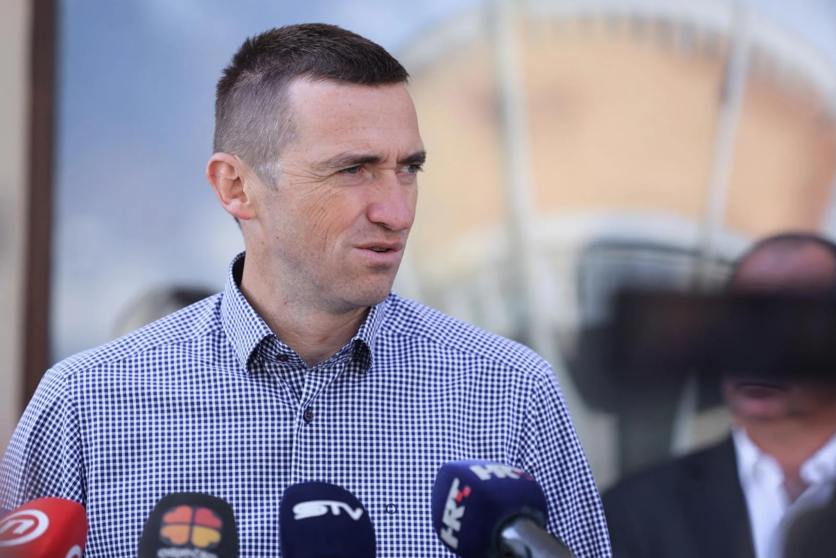 Penava: Da je netko zapalio zastavu Srbije, sve bi gorjelo, a u vijestima bi se svi vodeći političari izmjenjivali u osudama