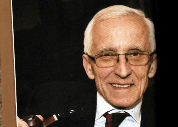 Predstavljena zbirka pjesama generala  Ivana Tolja „Slova moja“ u prepunom Vijencu na Kaptolu