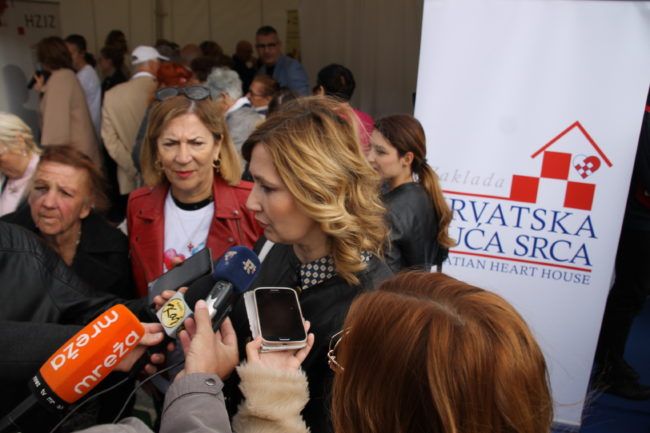 STRUČNJAKINJA ODGOVORILA NA PITANJA KOJA ZANIMAJU SVE: Štiti li maska, širi li se zaraza zrakom, je li opasno ići u parkove…