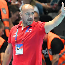 Izbornik zlatnih vaterpolista Ivica Tucak primio posebnu plaketu od branitelja