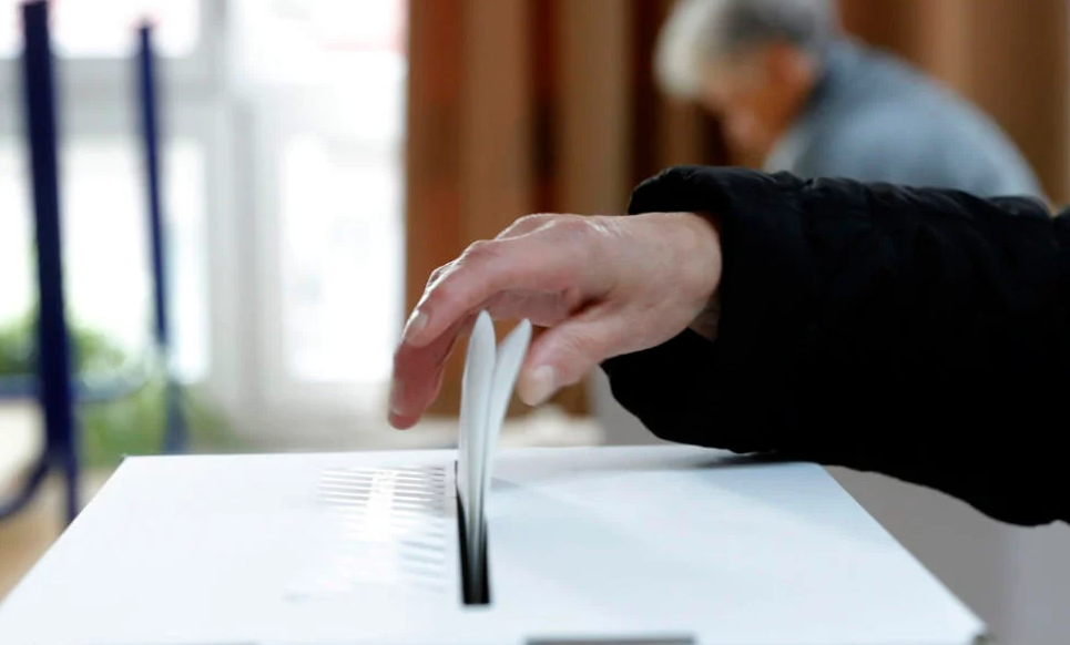 OGLASITE SE U ANKETI Treba li zbog povećanog broja oboljelih odgoditi parlamentarne izbore?