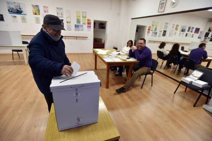 Od 430 do 1.100 eura neto po osobi. Ovo je naknada za rad na provedbi svibanjskih lokalnih izbora