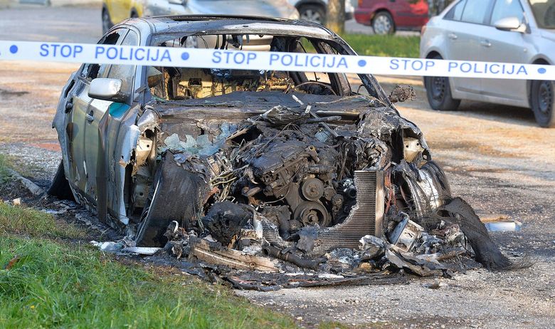 'KAD JE GRUNULO, ISKOČILI SMO IZ KREVETA!' Stanovnike novozagrebačkog kvarta u gluho doba noći probudila eksplozija, izgorio je automobil