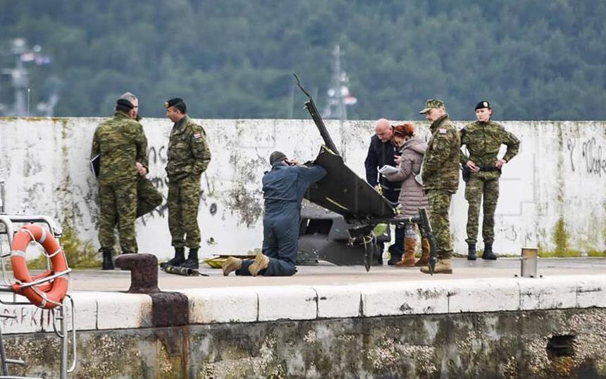 Završena akcija izvlačenja dijelova helikoptera Kiowa Warrior OH-58D iz mora