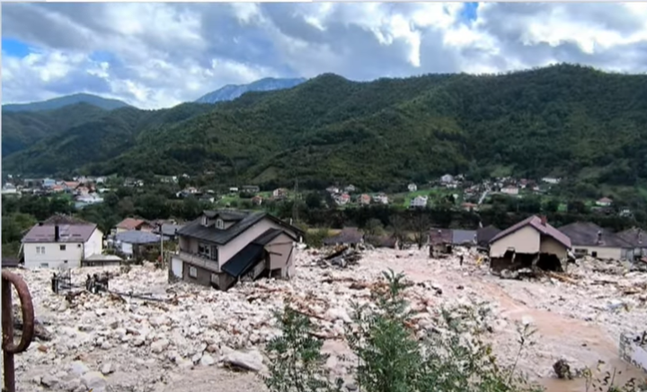 UŽIVO Kataklizma u BiH: Najmanje 18 mrtvih, strahuje se da će brojke rasti. Naselja sravnjena sa zemljom