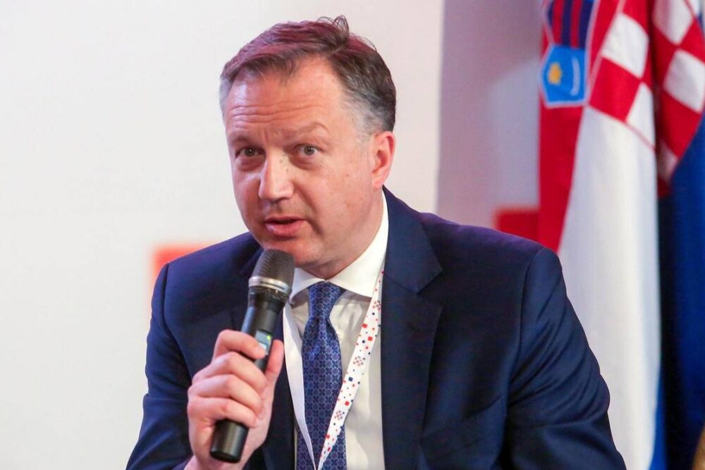 Napeto u Jadroliniji: Tko je odgovoran za kupnju starih i nesigurnih brodova?