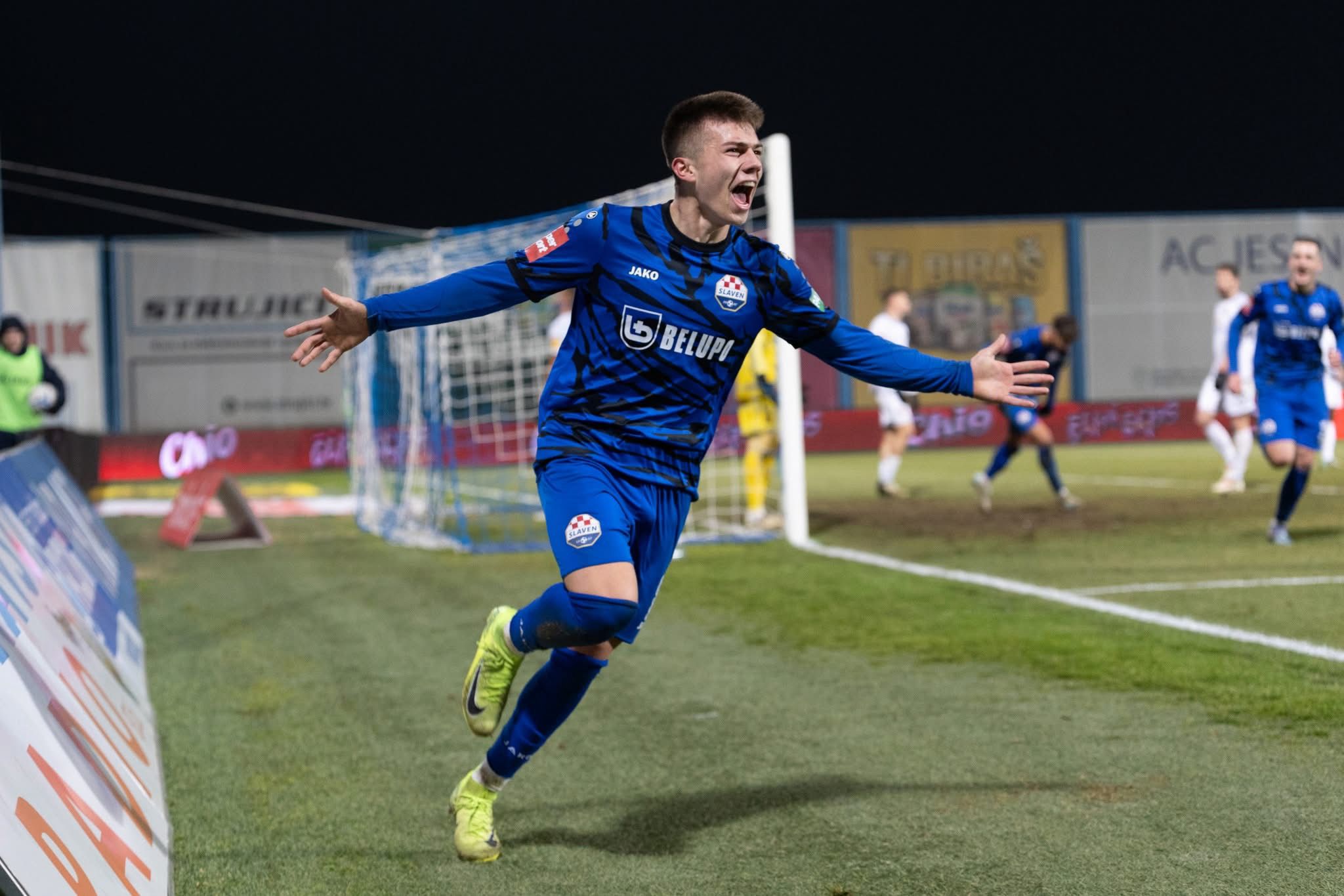 SHNL Lokomotiva preokrenula protiv Vukovara, Rijeka i Slaven remizirali u ljepotici kola