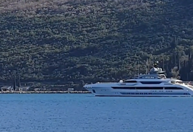 (VIDEO) HOĆE LI CRNA GORA POSTATI SIGURNA LUKA ZA IMOVINU RUSA? Jahte ruskih oligarha na putu prema Crnoj Gori i Maldivima. Jedna stigla u Tivatski zaljev