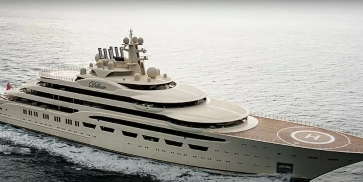 VIDEO Njemačka zaplijenila najveću superjahtu na svijetu, pogledajte u kakvom je luksuzu uživao sankcionirani Rus