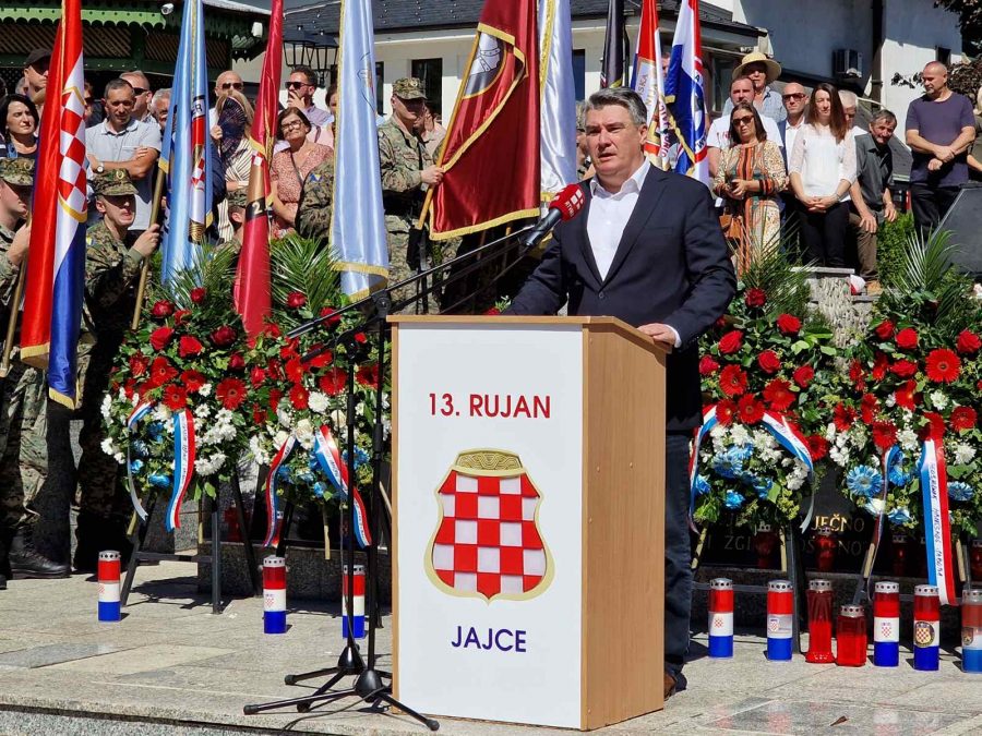 PREDSJEDNIK MILANOVIĆ NA OBILJEŽAVANJU 27. OBLJETNICE OSLOBAĐANJA JAJCA: Hrvatske snage HV-a i HVO-a oslobodile kraljevski grad Jajce