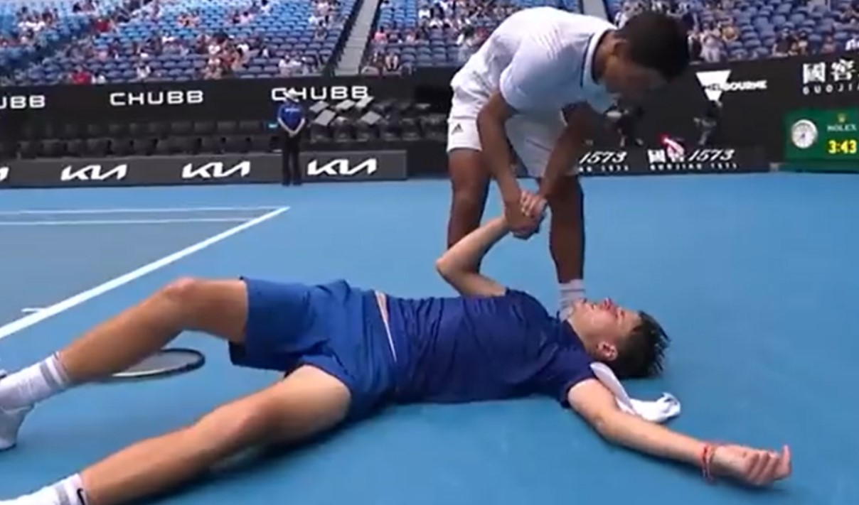 VIDEO Mladi tenisač se nakon maratonskog finala srušio, u pomoć je uskočio i suparnik