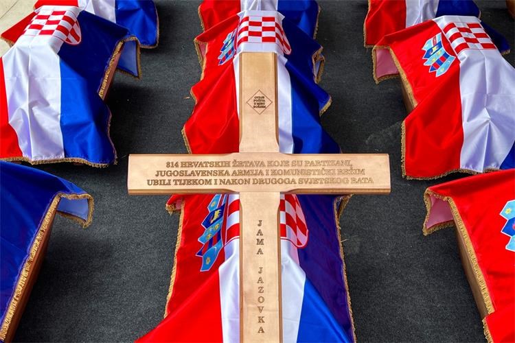 U Sošicama održan posljednji ispraćaj i ukop 814 žrtava iz masovne grobnice jame Jazovke - govor  ministra Tome Medveda