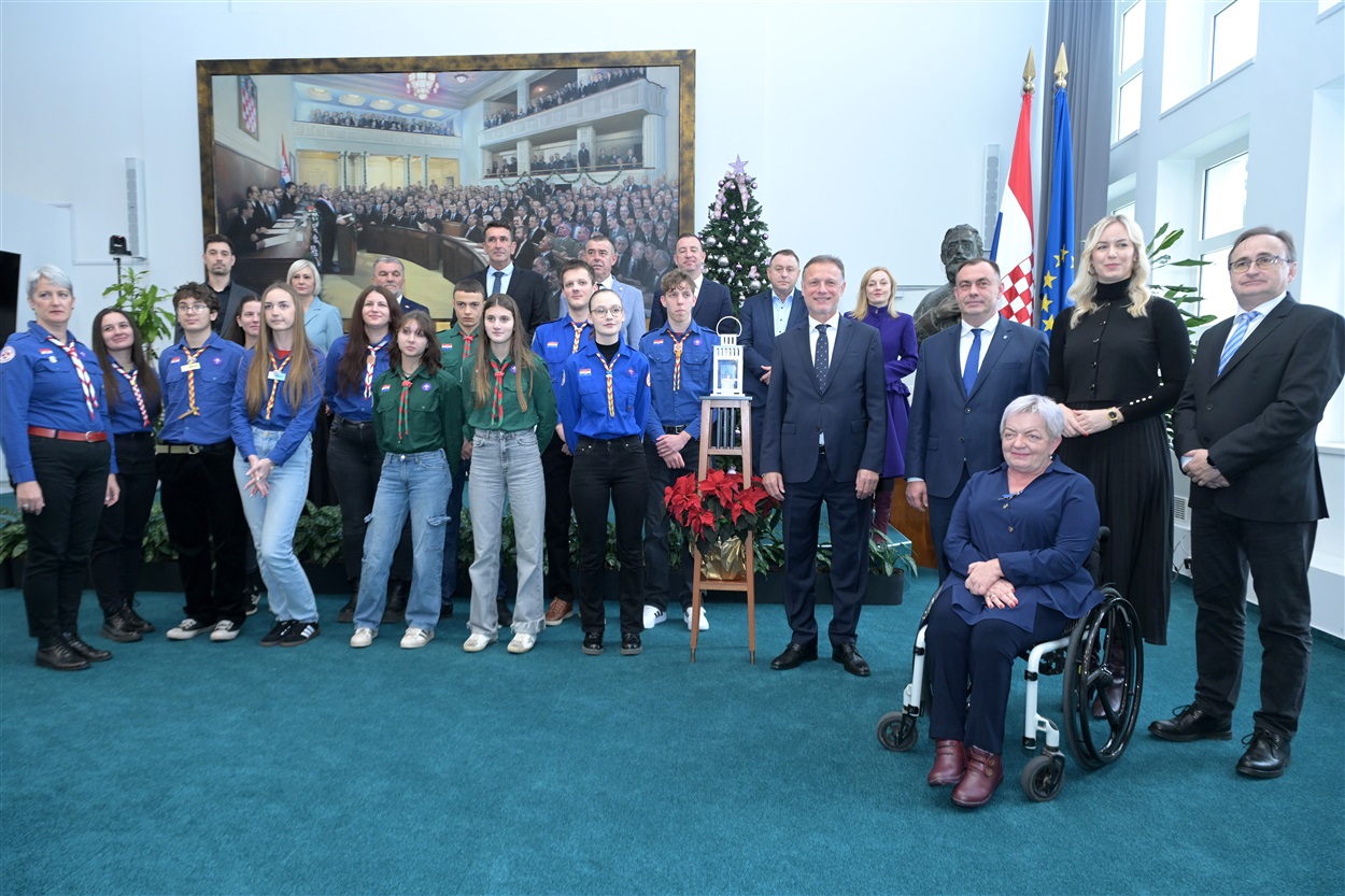 Betlehemsko svjetlo mira stiglo u Hrvatski sabor: Poruke zajedništva, nade i odgovornosti u izazovnim vremenima