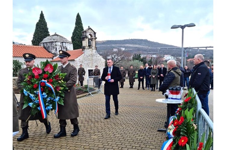 Otkriven spomenik poginulim braniteljima u Jasenicama povodom 32. obljetnice VRO Maslenica