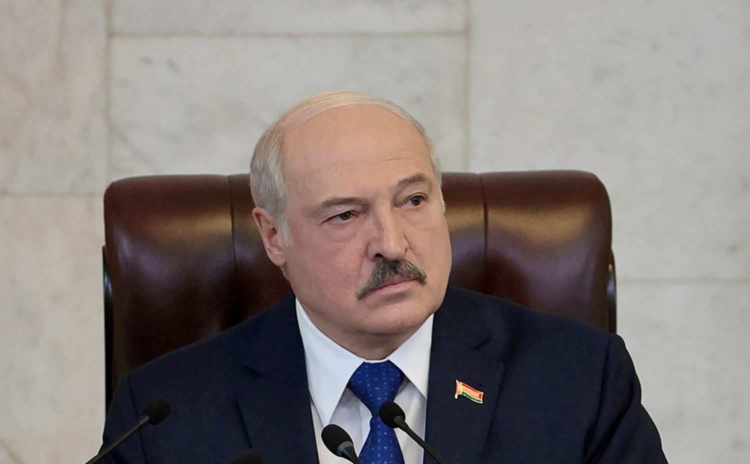 Bjeloruski predsjednik Aleksandar Lukašenko  prijeti Europi valom migranata i zaustavlja protok robe kroz Bjelorusiju