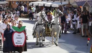 Na 60. Vinkovačkim jesenima u pjesmi i plesu prodefiliralo 70-tak folklornih skupine
