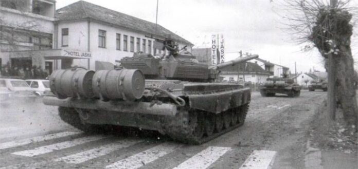 JNA NAPUSTILA JASTREBARSKO! Građani su ih ispratili povicima: ‘Ne vraćajte se više!’