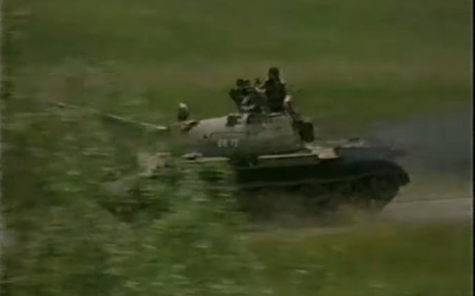 PRVI TENKOVSKI NAPAD NA HRVATSKU! Smrt Zvonka i Dubravka najavila napad na Petrinju koji je uslijedio